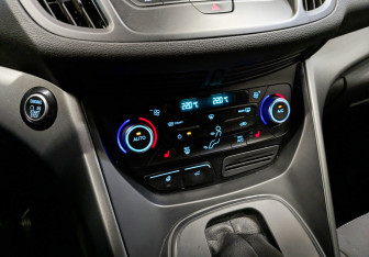 Подержанный автомобиль Ford Kuga 2017 года (27 фото)