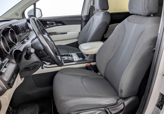 Подержанный автомобиль Kia Carnival 2021 года (20 фото)