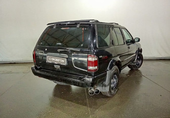 Подержанный автомобиль Nissan Pathfinder 1998 года (5 фото)