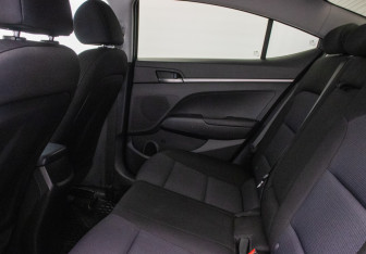 Подержанный автомобиль Hyundai Elantra Sedan 2018 года (11 фото)