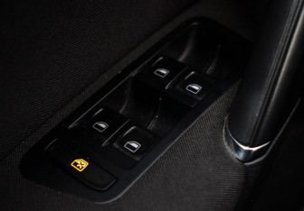 Подержанный автомобиль Volkswagen Golf Hatchback 2013 года (17 фото)