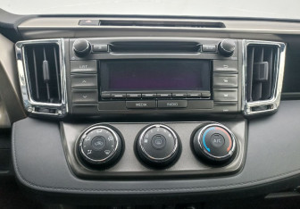 Подержанный автомобиль Toyota RAV4 2013 года (13 фото)