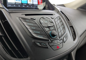 Подержанный автомобиль Ford Kuga 2015 года (26 фото)