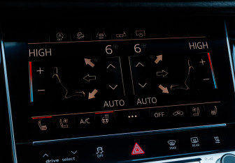 Подержанный автомобиль Audi Q8 2019 года (15 фото)