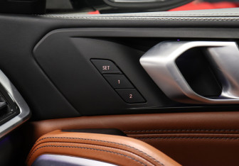 Подержанный автомобиль BMW X6 2020 года (19 фото)