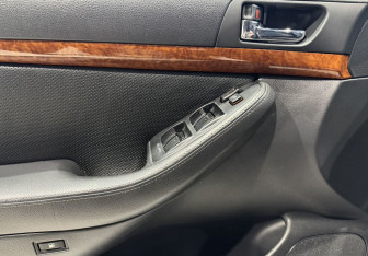 Подержанный автомобиль Toyota Avensis Sedan 2006 года (17 фото)