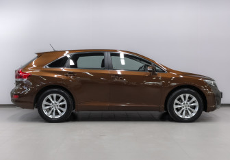 Подержанный автомобиль Toyota Venza 2014 года (4 фото)