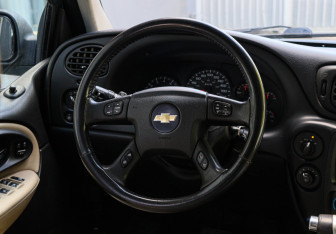 Подержанный автомобиль Chevrolet TrailBlazer 2005 года (12 фото)