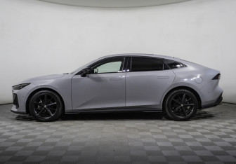 Подержанный автомобиль Changan UNI-V 2023 года (8 фото)