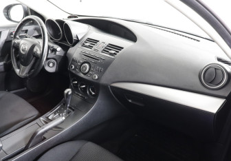 Подержанный автомобиль Mazda 3 Hatchback 2011 года (8 фото)