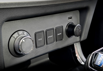 Подержанный автомобиль DongFeng DF6 2022 года (27 фото)