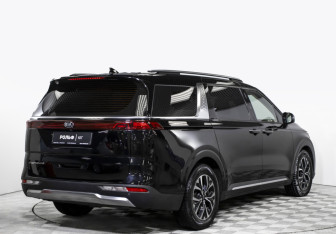 Подержанный автомобиль Kia Carnival 2021 года (5 фото)