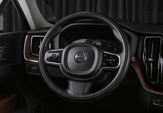 Подержанный автомобиль Volvo XC60 2019 года (13 фото)