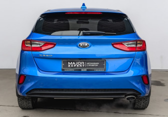 Подержанный автомобиль Kia Ceed Hatchback 2020 года (6 фото)