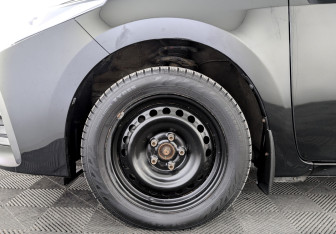 Подержанный автомобиль Toyota Corolla Sedan 2018 года (18 фото)