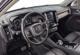 Подержанный автомобиль Volvo XC40 2020 года (15 фото)