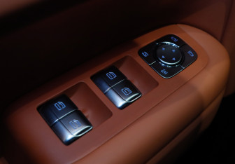 Подержанный автомобиль LiXiang L6 2024 года (19 фото)