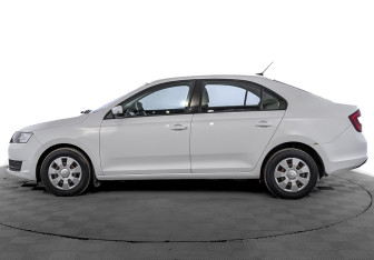 Подержанный автомобиль Skoda Rapid Liftback 2019 года (8 фото)
