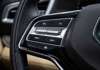 Подержанный автомобиль Evolute i-SPACE 2024 года (20 фото)