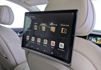 Подержанный автомобиль Voyah Dream 2023 года (16 фото)