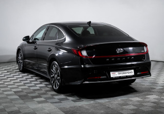 Подержанный автомобиль Hyundai Sonata 2021 года (7 фото)