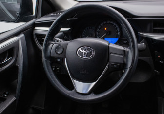 Подержанный автомобиль Toyota Corolla Sedan 2014 года (15 фото)