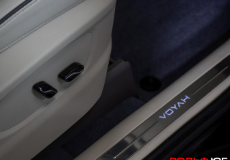 Подержанный автомобиль Voyah Dream 2023 года (20 фото)