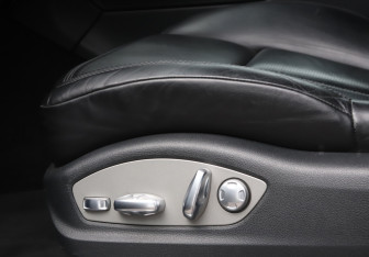 Подержанный автомобиль Porsche Macan 2015 года (16 фото)