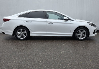 Подержанный автомобиль Hyundai Sonata 2019 года (4 фото)