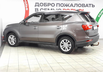 Подержанный автомобиль DongFeng 580 2019 года (6 фото)