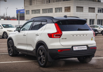 Подержанный автомобиль Volvo XC40 2019 года (10 фото)