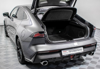 Подержанный автомобиль Changan UNI-V 2023 года (9 фото)