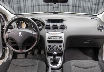 Подержанный автомобиль Peugeot 408 2012 года (14 фото)