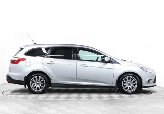 Подержанный автомобиль Ford Focus Wagon 2013 года (4 фото)