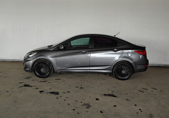 Подержанный автомобиль Hyundai Solaris Sedan 2012 года (8 фото)