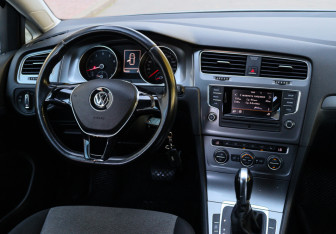 Подержанный автомобиль Volkswagen Golf Hatchback 2014 года (10 фото)