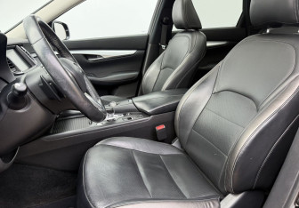 Подержанный автомобиль Infiniti QX50 2018 года (10 фото)