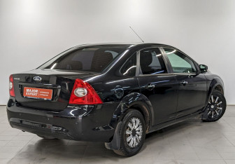 Подержанный автомобиль Ford Focus Sedan 2010 года (5 фото)
