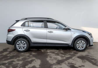 Подержанный автомобиль Kia Rio Hatchback 2021 года (4 фото)