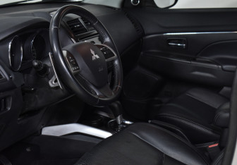 Подержанный автомобиль Mitsubishi ASX 2013 года (14 фото)