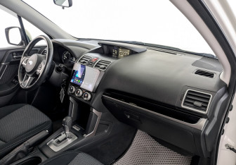 Подержанный автомобиль Subaru Forester Suv 2017 года (11 фото)