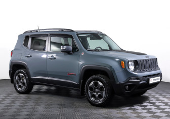 Подержанный автомобиль Jeep Renegade 2016 года (3 фото)