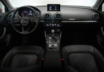 Подержанный автомобиль Audi A3 Sedan 2017 года (7 фото)