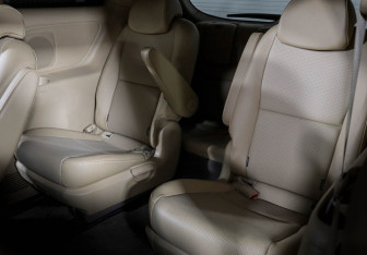 Подержанный автомобиль Kia Carnival 2020 года (16 фото)