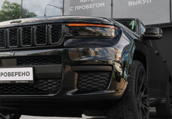 Подержанный автомобиль Jeep Grand Cherokee 2021 года (34 фото)