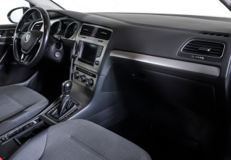 Подержанный автомобиль Volkswagen Golf Hatchback 2015 года (10 фото)