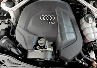 Подержанный автомобиль Audi A4 Sedan 2019 года (9 фото)