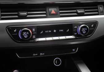 Подержанный автомобиль Audi A4 Sedan 2017 года (18 фото)