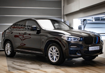Подержанный автомобиль BMW X4 2019 года (3 фото)
