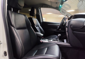 Подержанный автомобиль Toyota Fortuner 2020 года (12 фото)